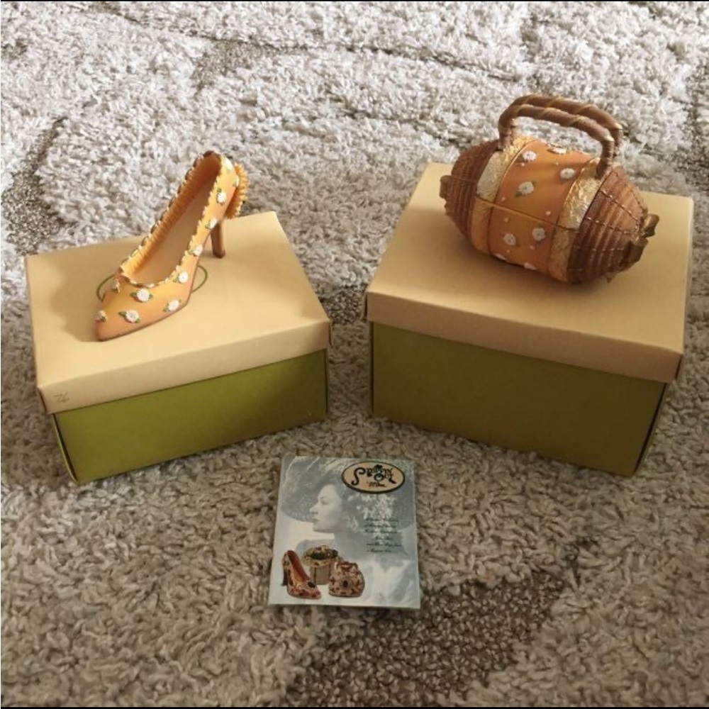 Daisy Mae Collector Shoe&Purse Retired